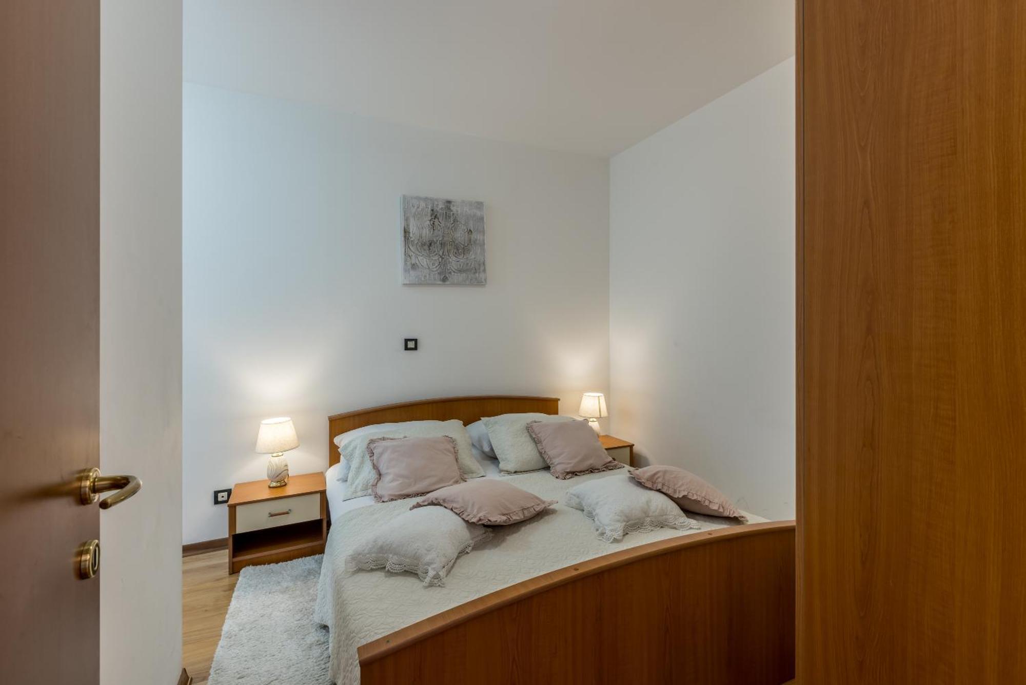 Apartment Split Karoglan ภายนอก รูปภาพ